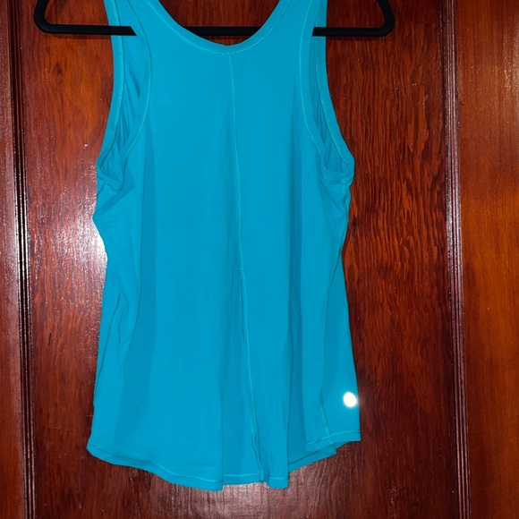 Tie Front Lululemon Tank - Picture 3 of 3